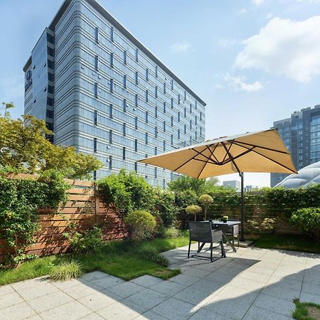 Hilton Shanghai Hongqiao Exterior photo