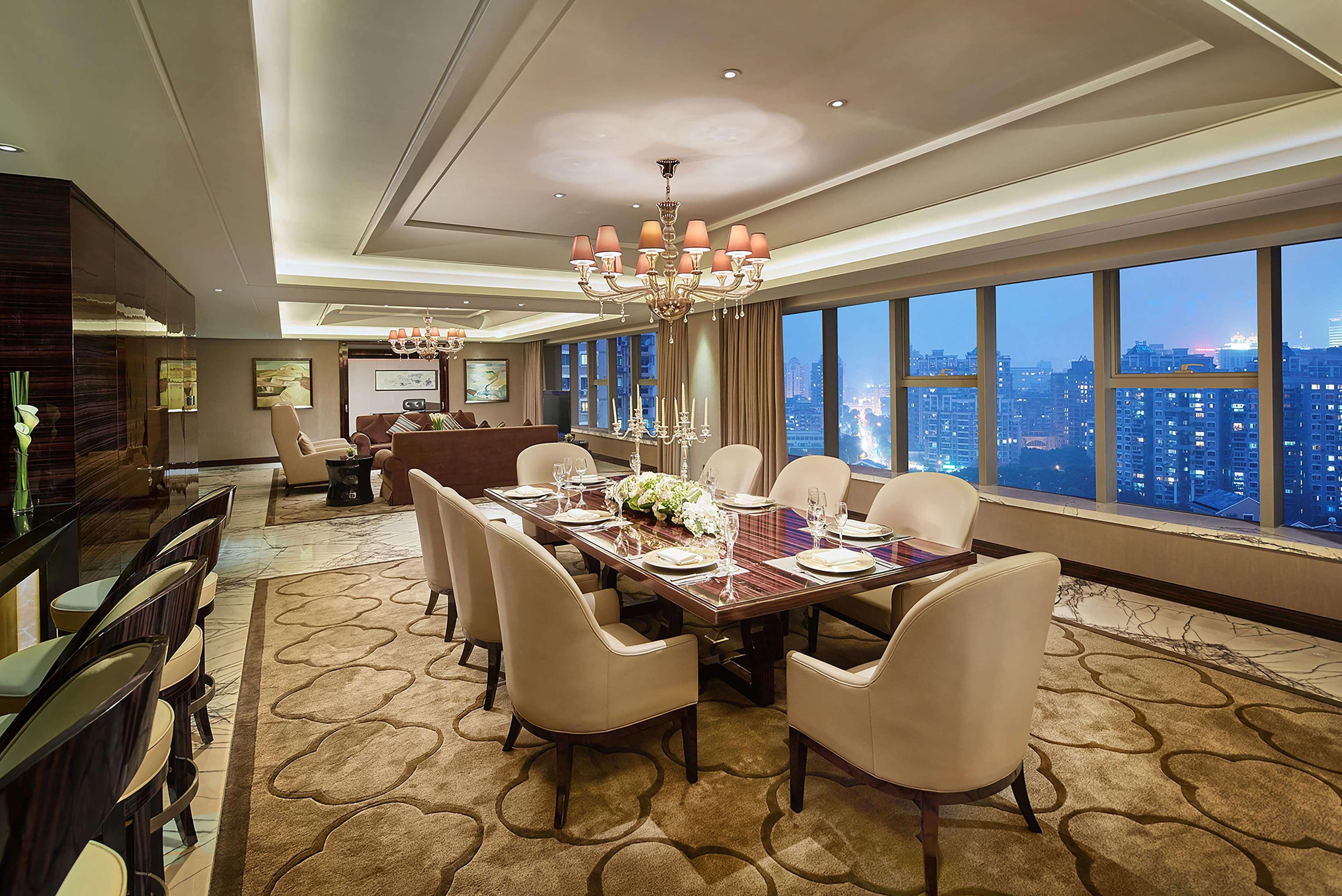 Hilton Shanghai Hongqiao Exterior photo