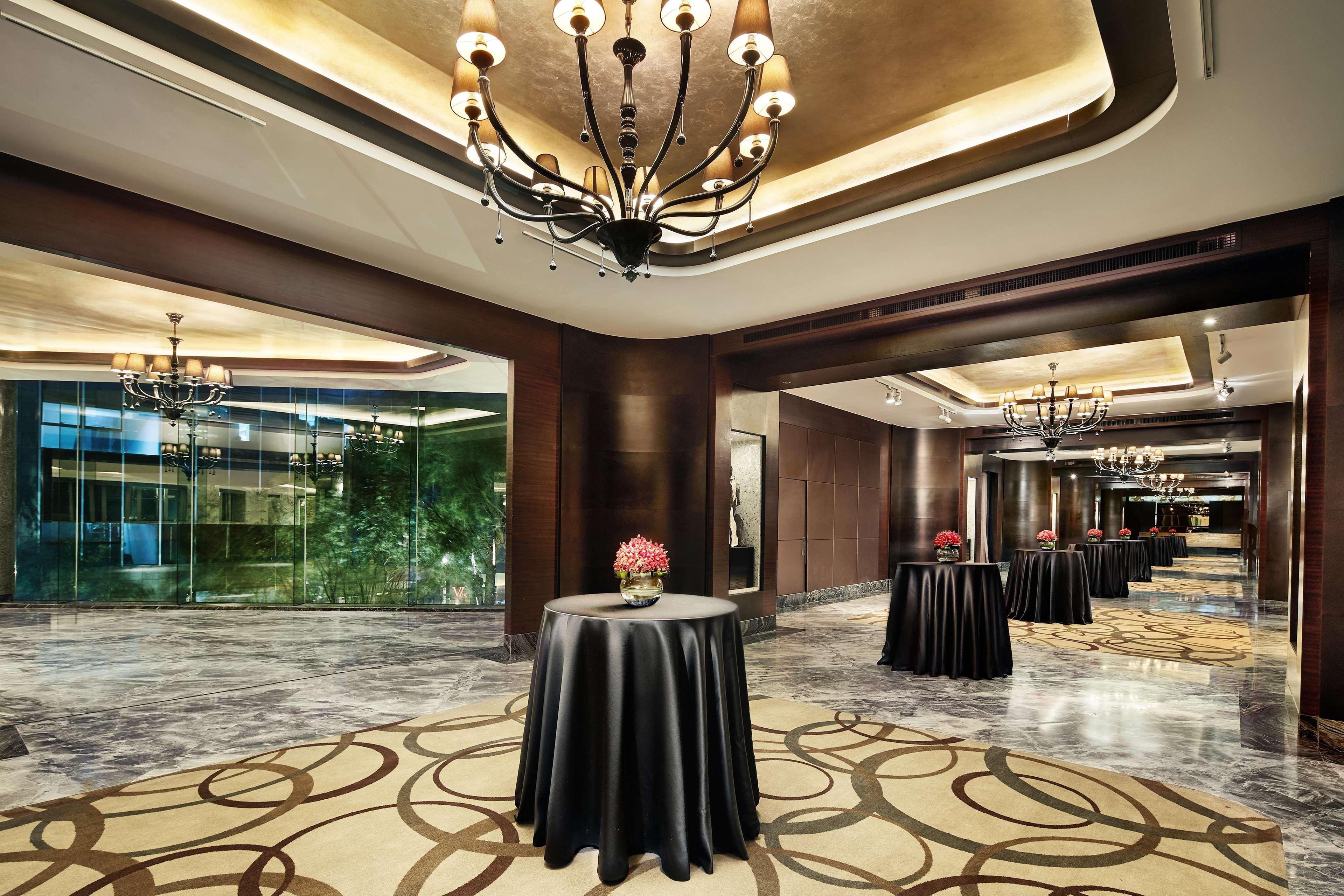 Hilton Shanghai Hongqiao Exterior photo