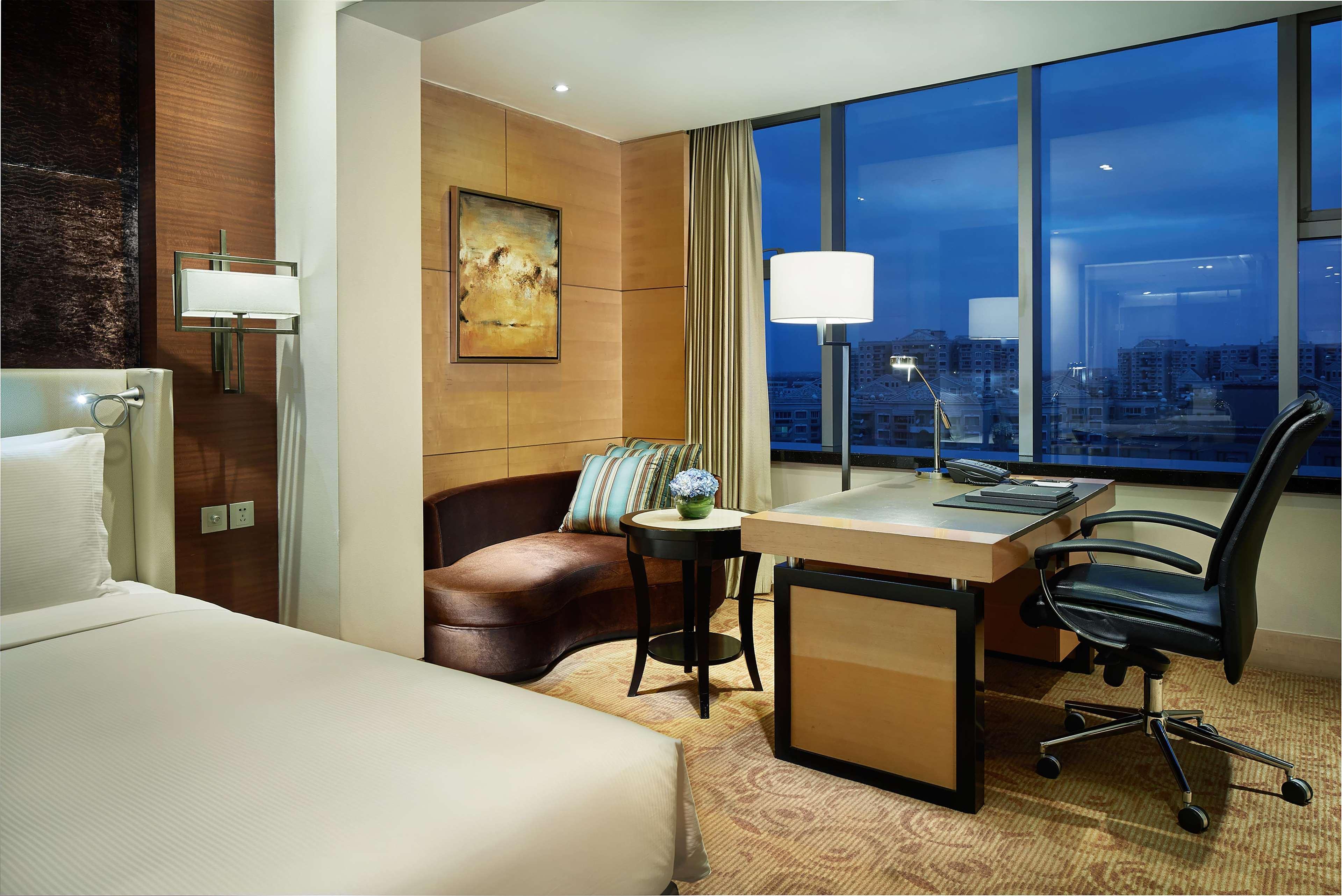 Hilton Shanghai Hongqiao Exterior photo