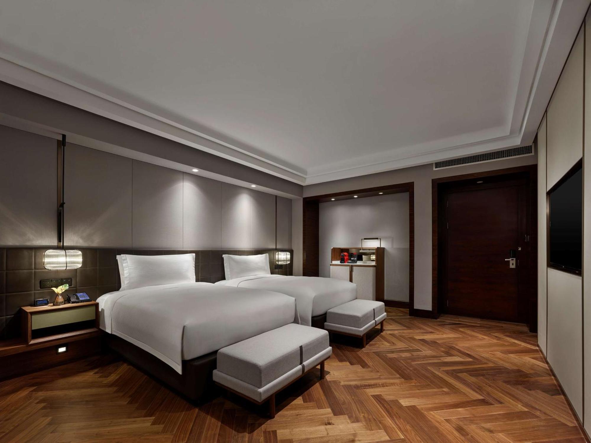 Hilton Shanghai Hongqiao Exterior photo