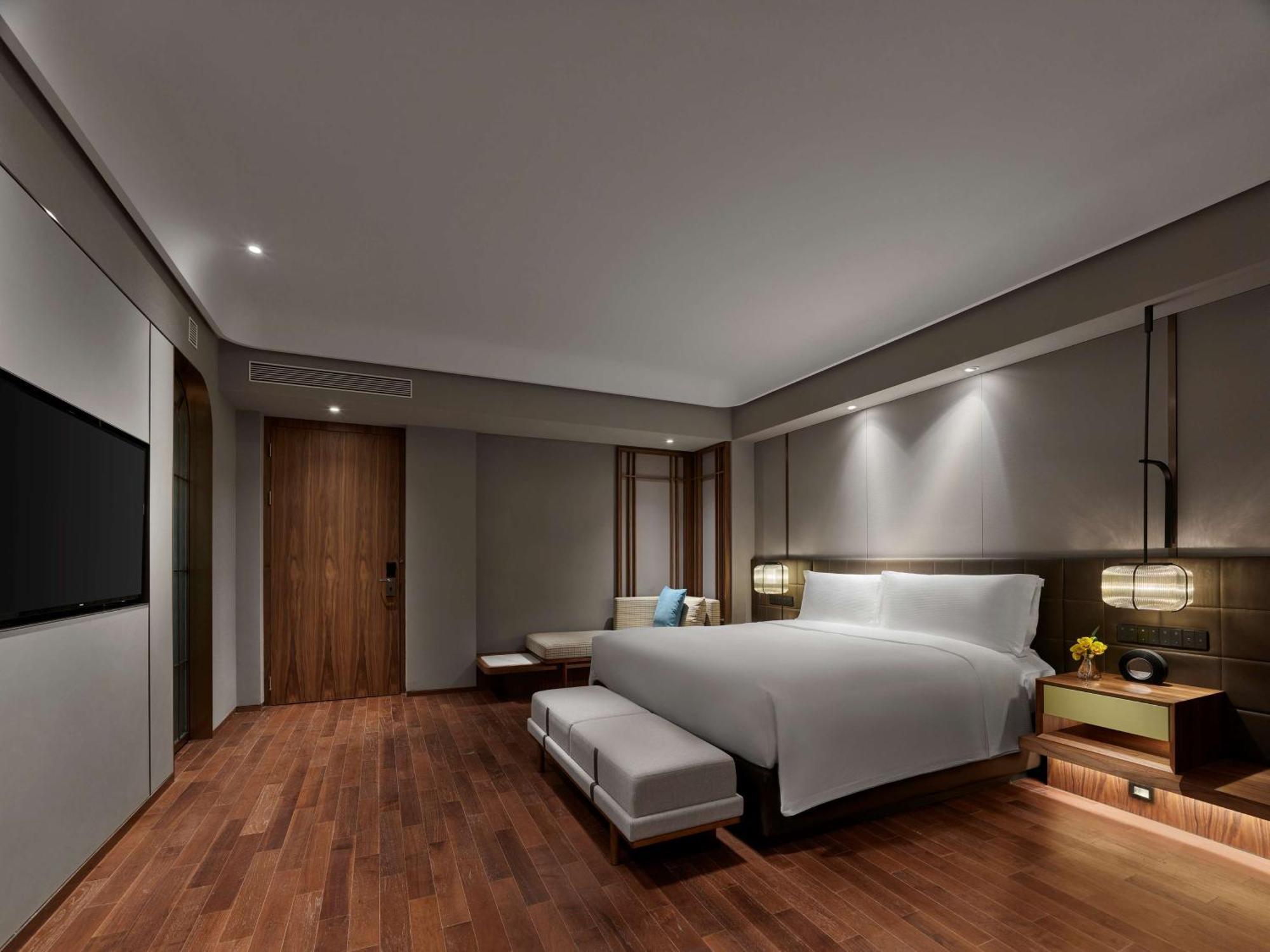 Hilton Shanghai Hongqiao Exterior photo