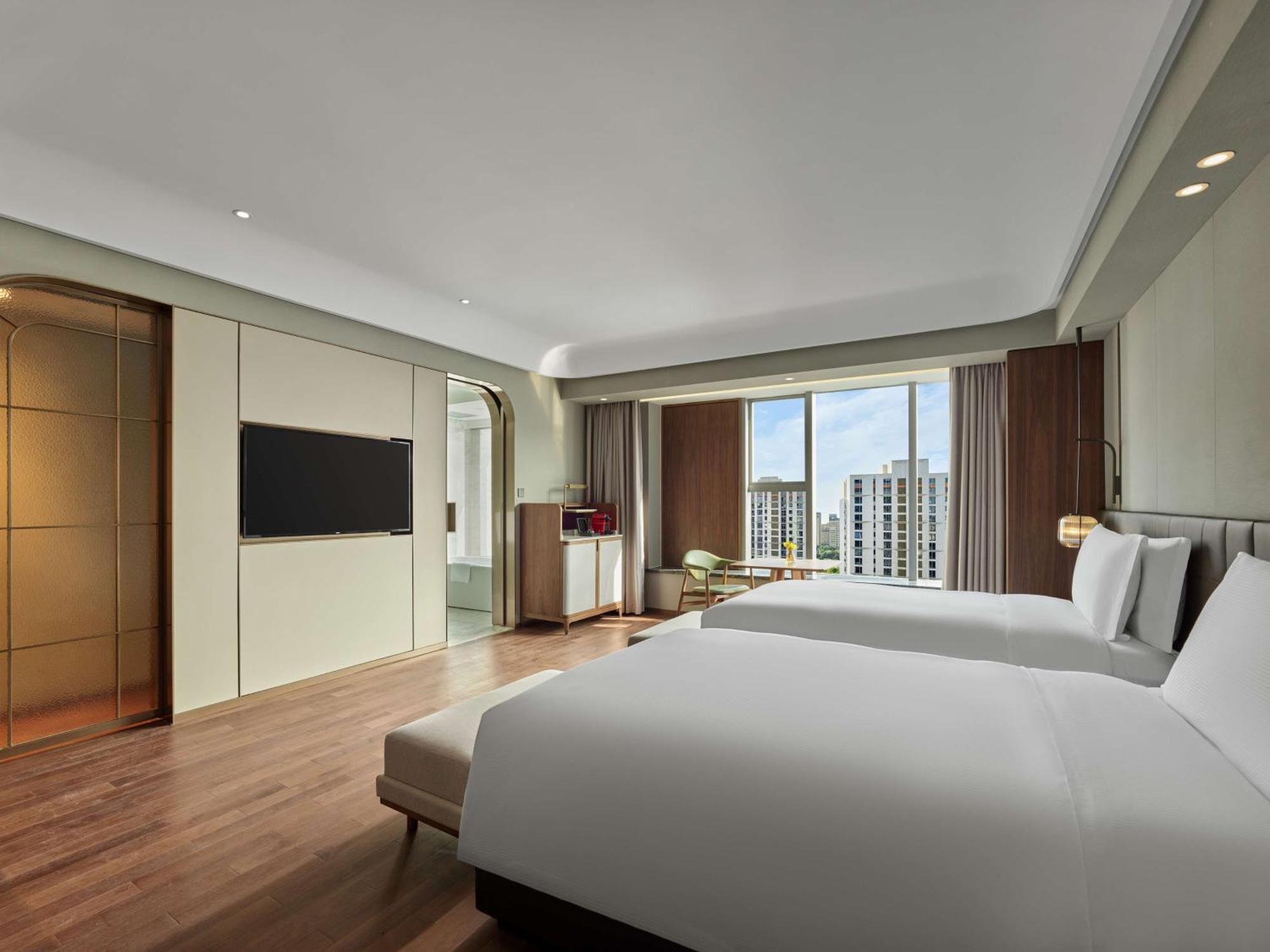 Hilton Shanghai Hongqiao Exterior photo