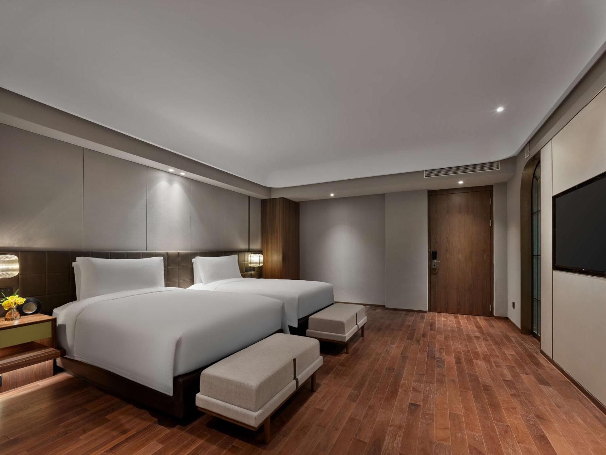 Hilton Shanghai Hongqiao Exterior photo
