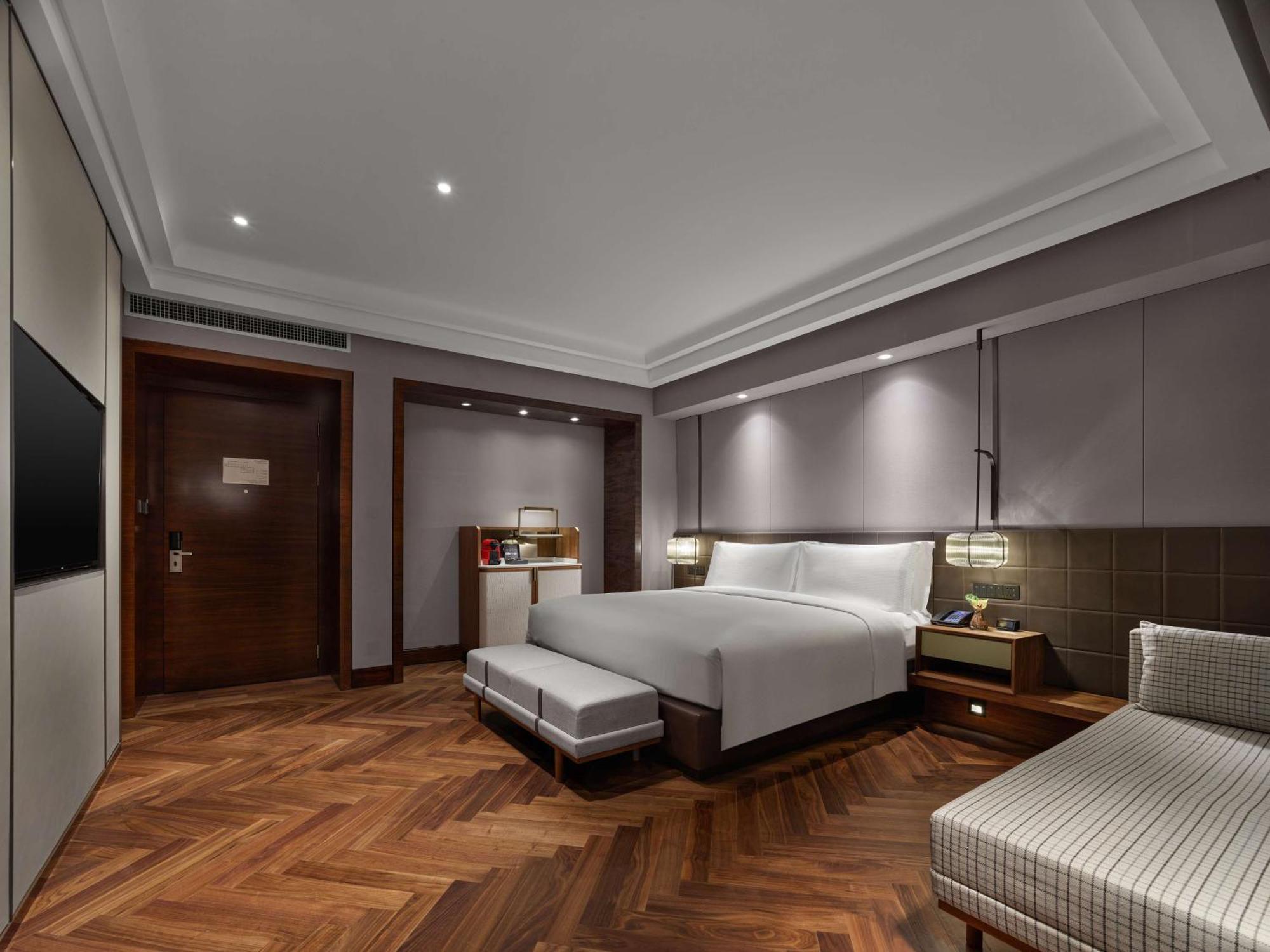 Hilton Shanghai Hongqiao Exterior photo