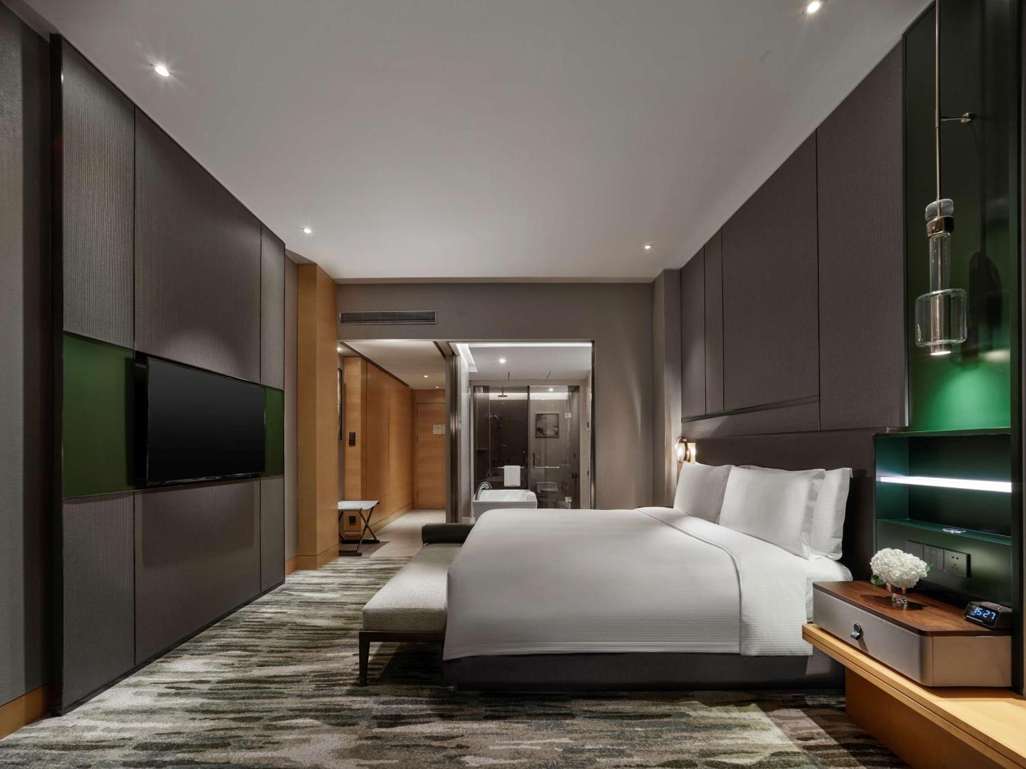 Hilton Shanghai Hongqiao Exterior photo