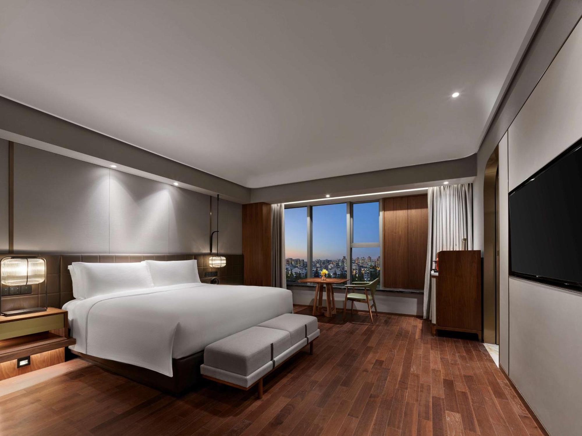 Hilton Shanghai Hongqiao Exterior photo