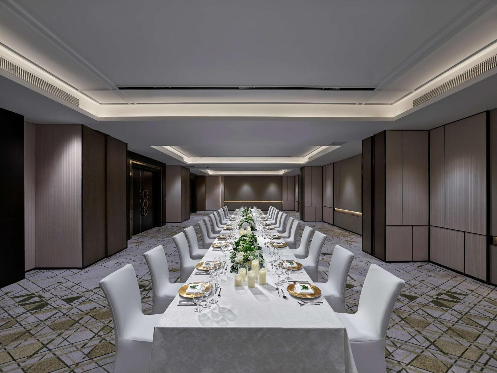 Hilton Shanghai Hongqiao Exterior photo