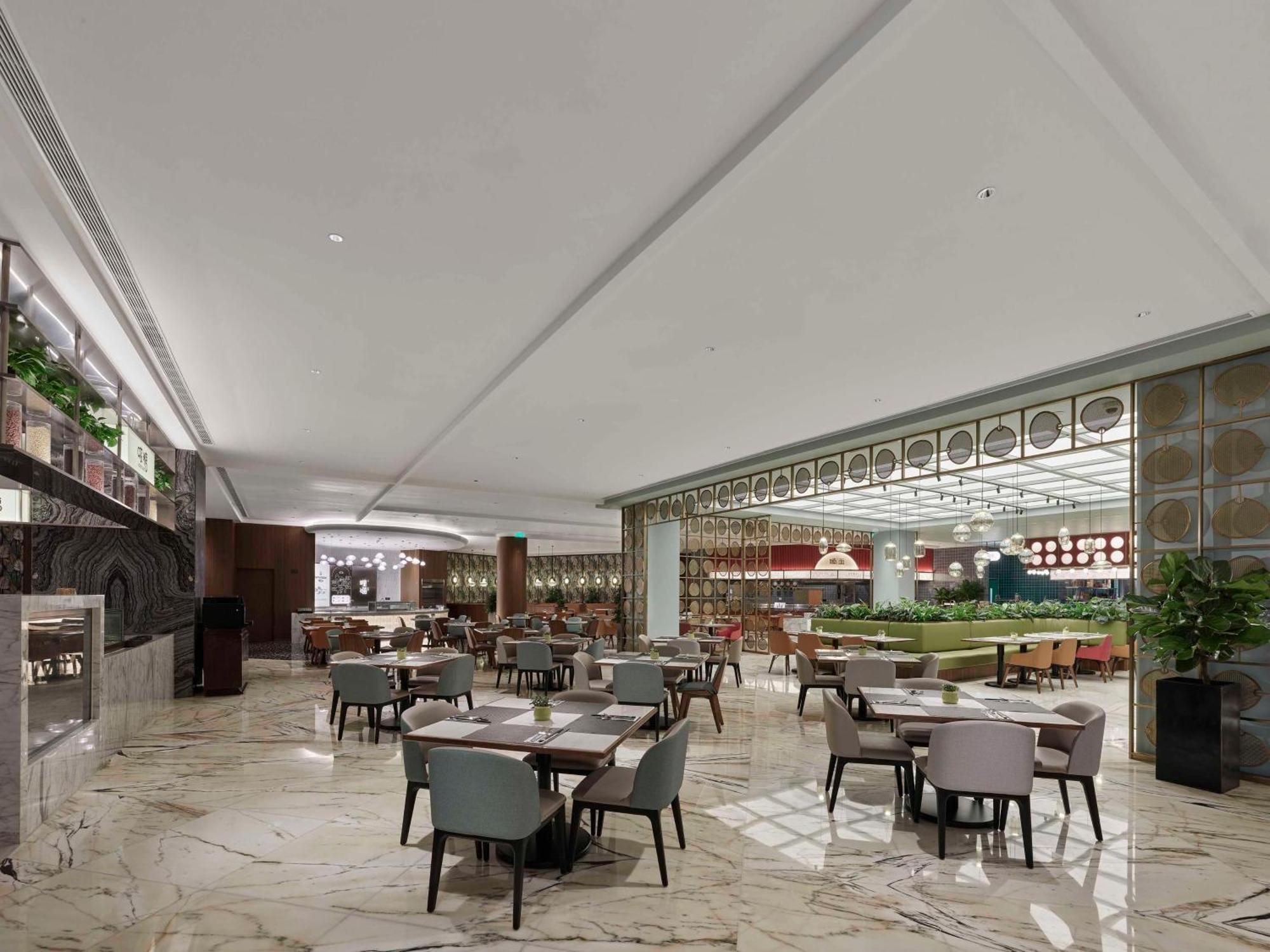Hilton Shanghai Hongqiao Exterior photo