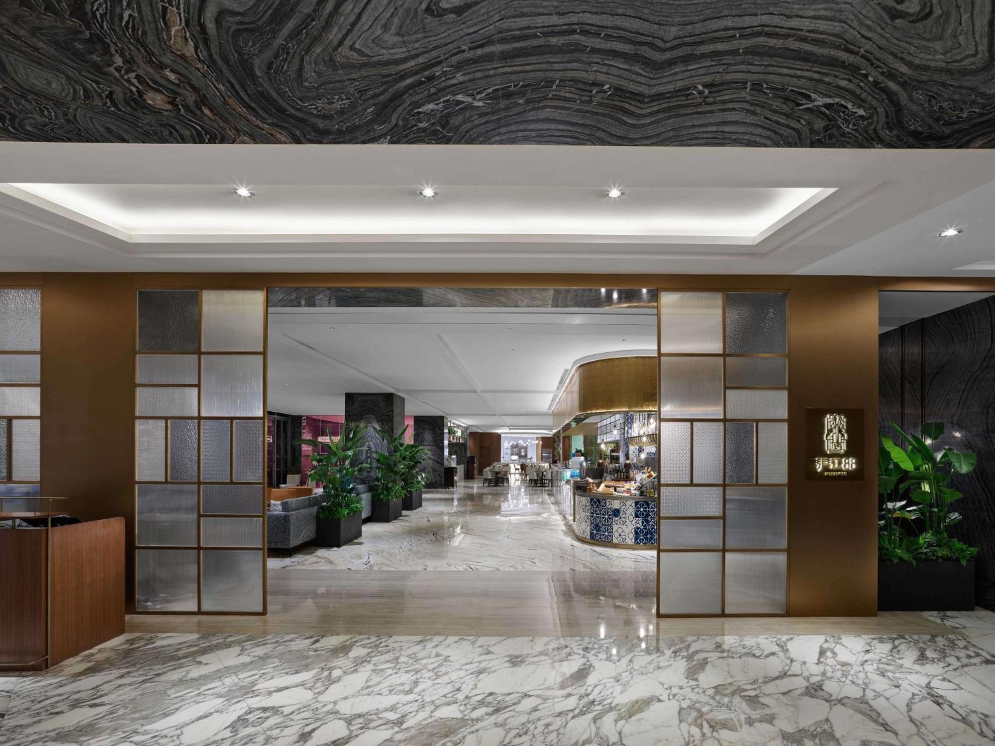 Hilton Shanghai Hongqiao Exterior photo